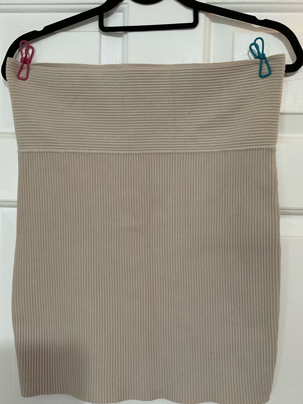 House of Harlow 1960 Beige Ribbed Skirt Set - Picture 5 of 5